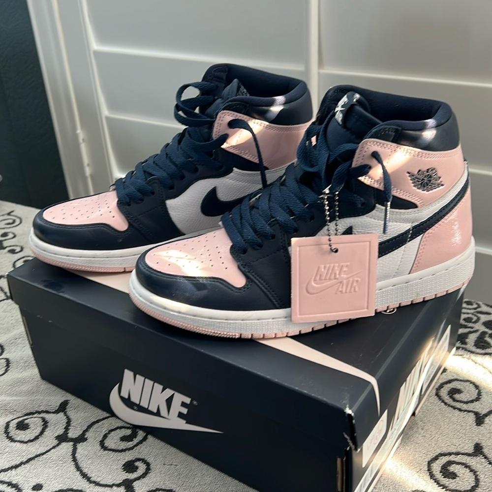 Wmns Air Jordan 1 Retro High OG SE
'Bubble Gum'